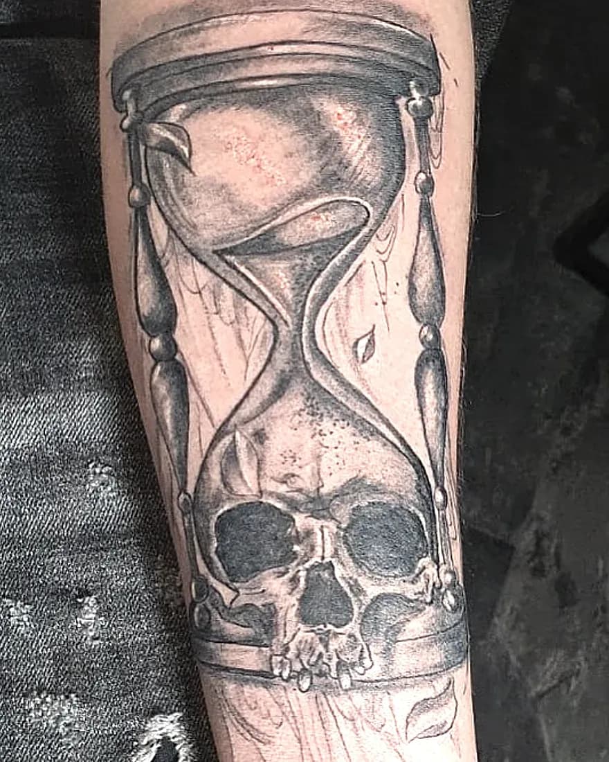 Sanduhr, Traditional-Tattoo von Radoja, Cult Art Tattoo Bielefeld
