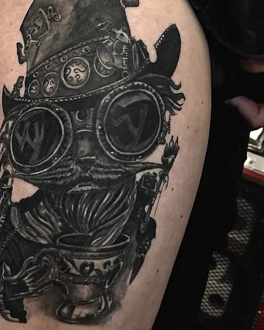 Pestdoktor, Realismus-Tattoo von Radoja, Cult Art Tattoo Bielefeld