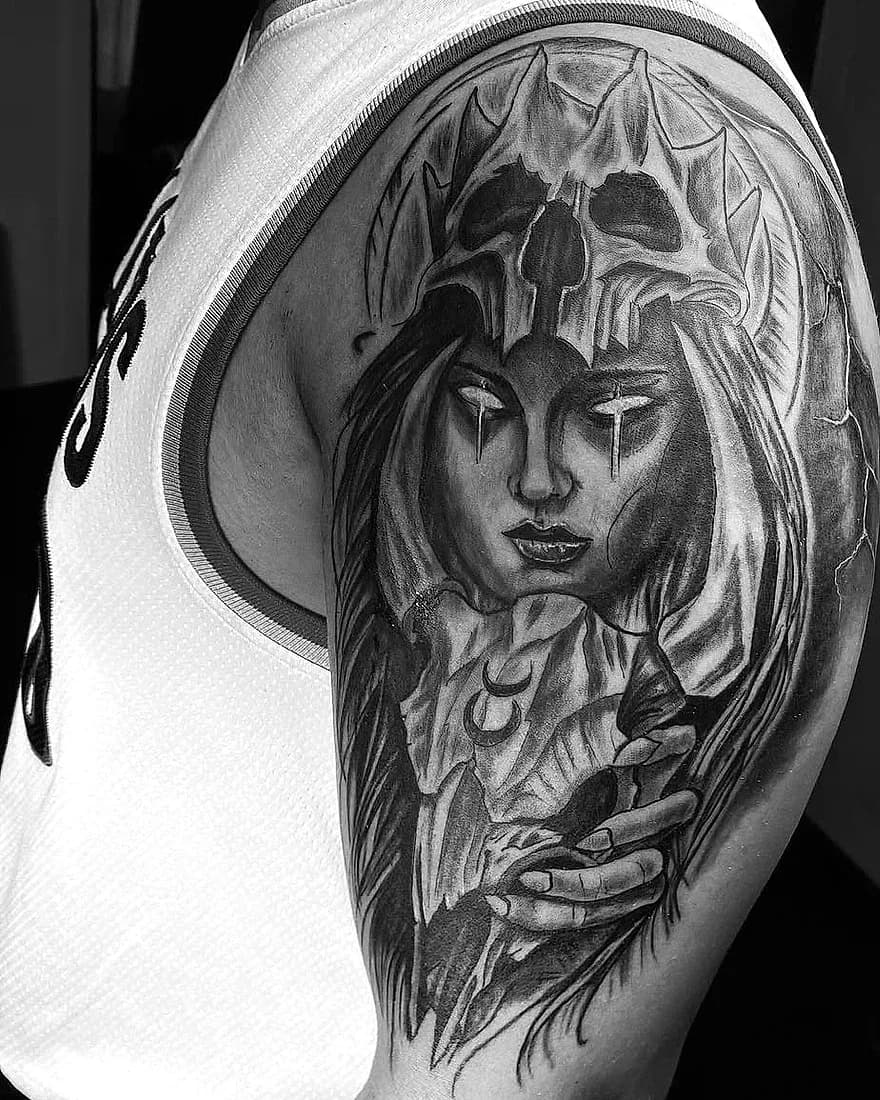 Santa Muerte, Realismus-Tattoo von Radoja, Cult Art Tattoo Bielefeld